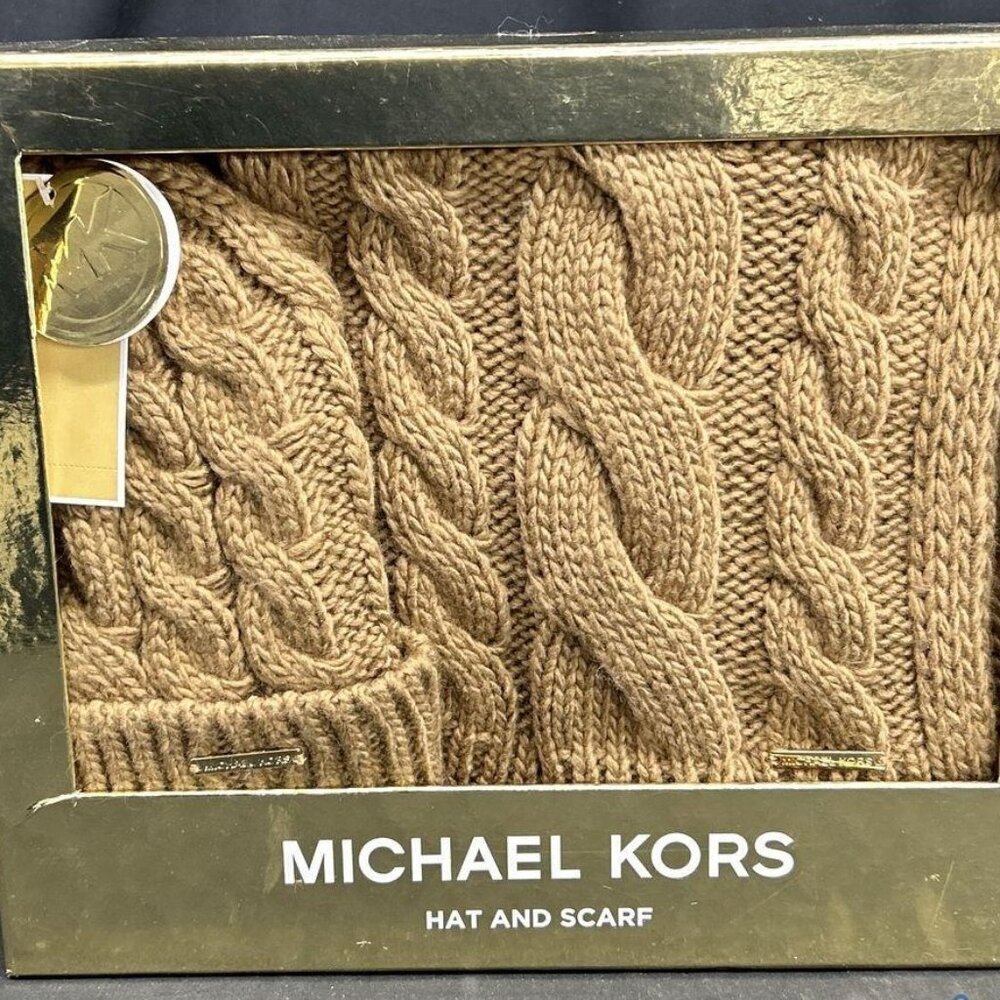 NWT Michael Kors Hat and Scarf Set in Gift Box Beanie